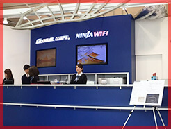 羽田空港国際線ターミナル 到着ロビー（2階）受取・返却カウンター 外観写真