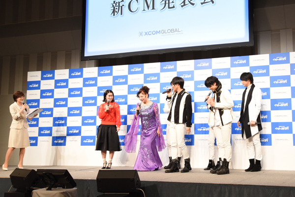 （画像）チャーミングな八代亜紀さんご登壇！