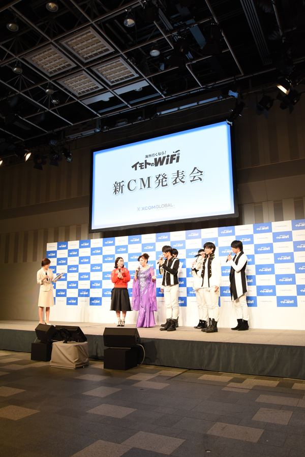 （画像）チャーミングな八代亜紀さんご登壇！