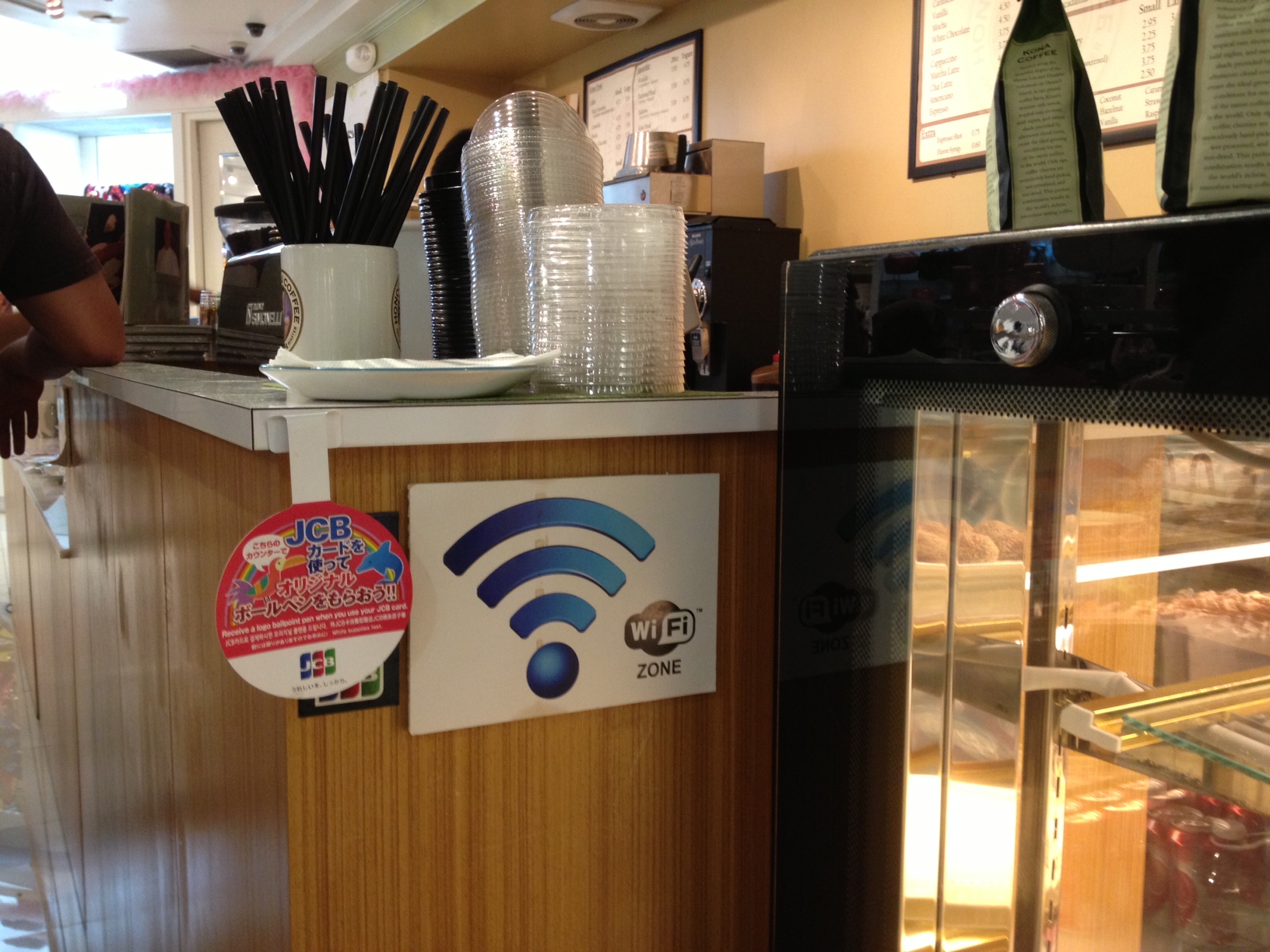 モール内、ホノルルコーヒーのフリーWiFi