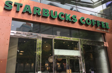 �؍��̃X�^�[�o�b�N�X�J�t�F