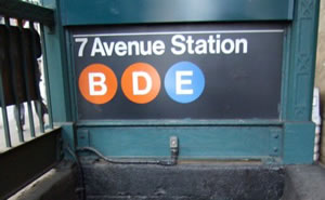 �j���[���[�N�E�n���S�̉w����