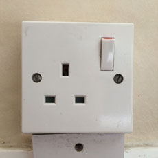 �C�M���X�̃R���Z���g�`��