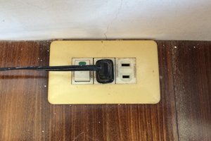 台湾のコンセント形状2