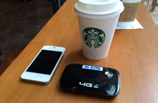 （画像）スタバ店内にて、コーヒーとWi-Fi