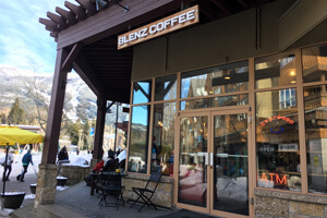 カナダのコーヒーチェーン、ブレンズコーヒー外観