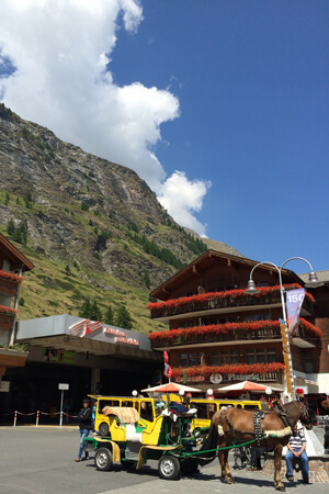 ツェルマットの玄関。ツェルマット駅