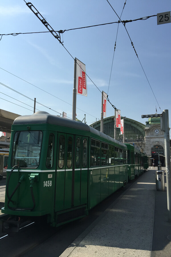 バーゼルSBB駅前にはトラムの停車場