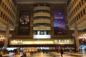 台北駅構内
