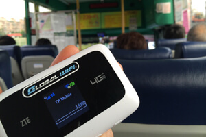 高速道路を走るバスの中でもwifiは繋がりました。