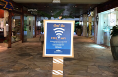 ロイヤルハワイアンセンターのフリーWi-Fi案内看板