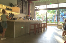 アメリカ・レストラン店内